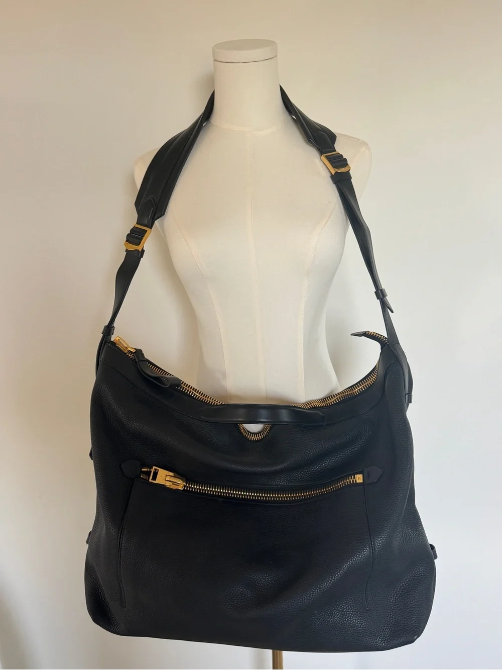 Tom Ford Black Grain Leather Oversized Hobo with Gold Hardware - Picture 5 of 6